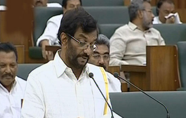 పంచ‌క‌ట్టుతో అద‌ర‌గొట్టిన సోమిరెడ్డి