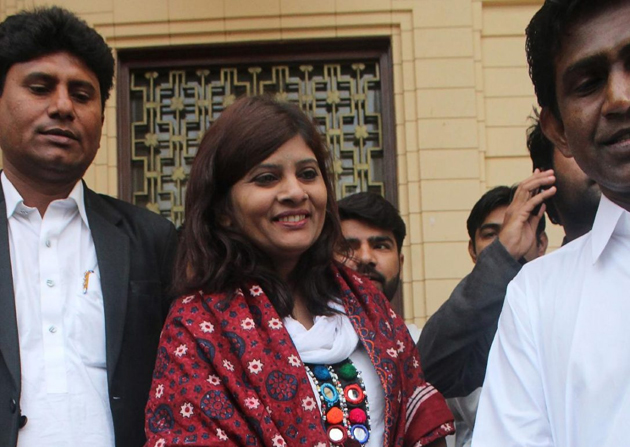 పాక్ ఎంపీగా హిందువు..ద‌ళితురాలికి ద‌క్కిన గౌర‌వం