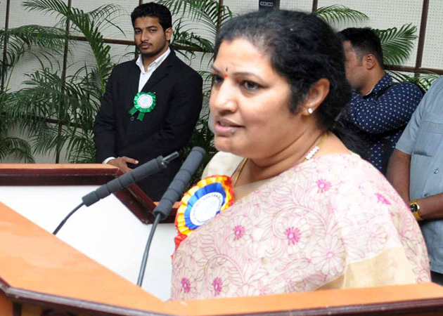 పురంధీశ్వ‌రి రెండు ప్ర‌శ్న‌లకు బాబు జ‌వాబివ్వాల్సిందే