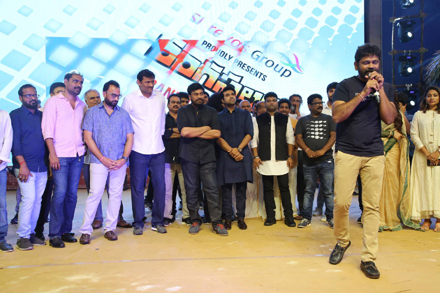 చిరు పొగడ్త.. సుకుమార్ ఆవేదన