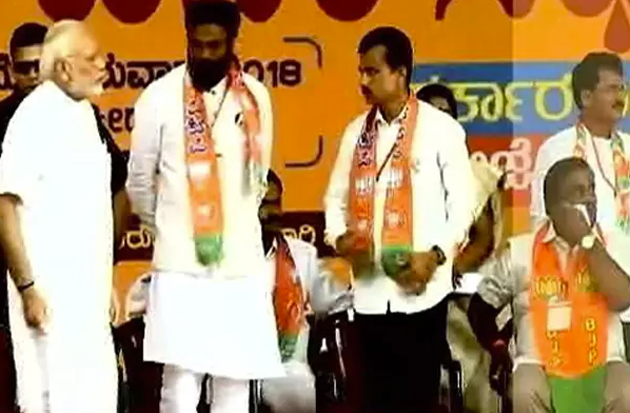 PM Modi Shares Dais With Galis Brother