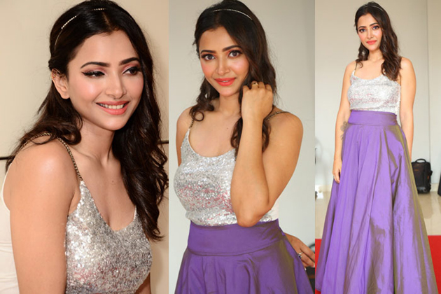 Shweta Basu Sizzles In Slim Look