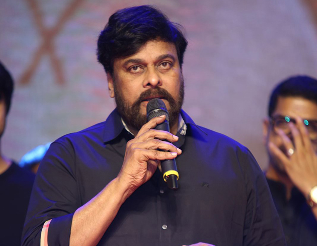 ఆ మెగా క్లాష్ ను భలే మేనేజ్ చేశారు ఆ మెగా క్లాష్ ను భలే మేనేజ్ చేశారు