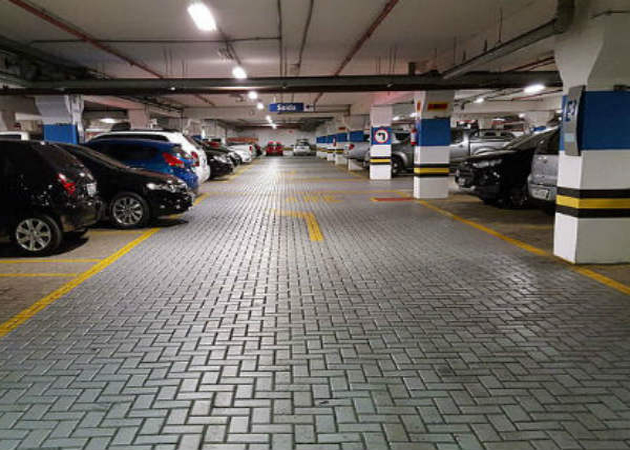 పార్కింగ్ ఫీజు వ‌సూలు చేసిన థియేట‌ర్ కు భారీ ఫైన్!