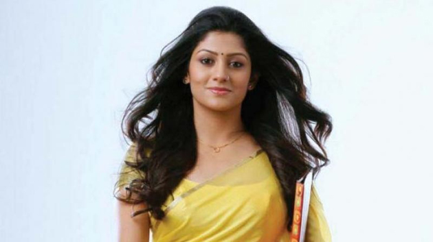 సినిమాల్లో బిజీ అయిన సీఎం భార్య‌!