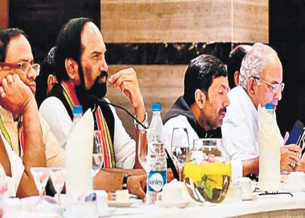 విద్యార్ది నేతలకు టిక్కెట్లు !