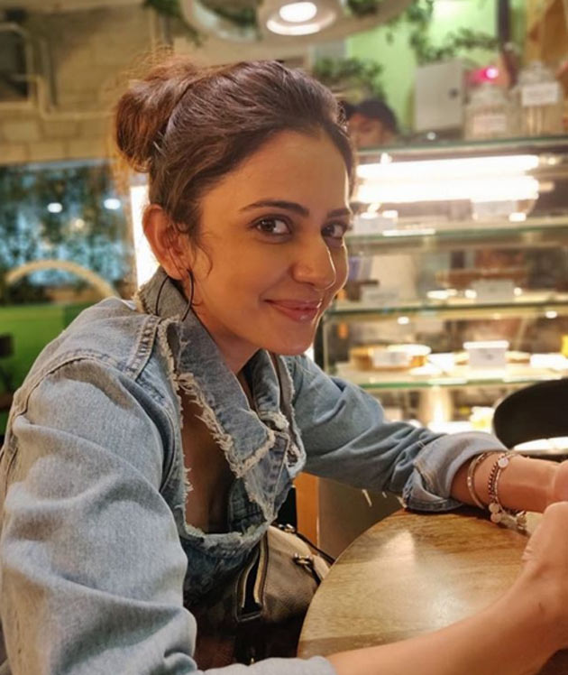 ఫోటో టాక్‌: చినిగినా అంద‌మే చినిగితే టీనేజీ ల‌క్ష‌ణ‌మే!