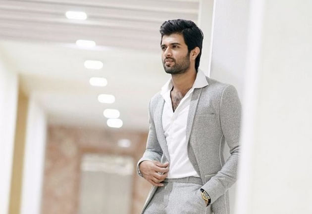 దేవరకొండను వారు వదిలేది లేదంటున్నారు