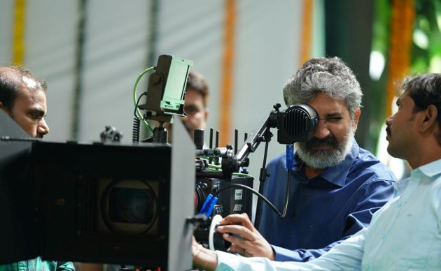 Rajamouli To Use Jammers On RRR Sets!