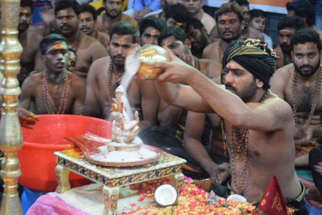 Sharwanand Performs Mahapadi Pooja!