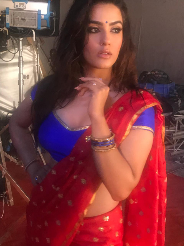 Actress Kavya Thapar Photos