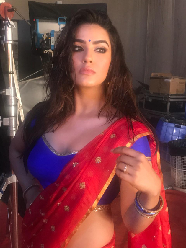 Actress Kavya Thapar Photos