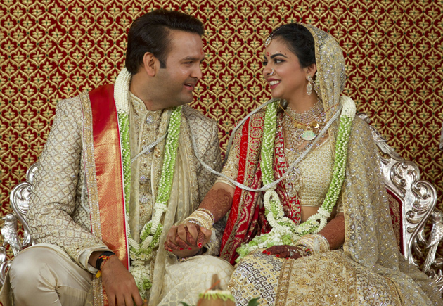 అంబానీ పెళ్లికి 700కోట్లు ఎందుకు?