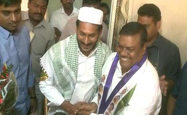 టీడీపీకి షాక్‌: వైసీపీలోకి మాజీ ఎమ్మెల్యే