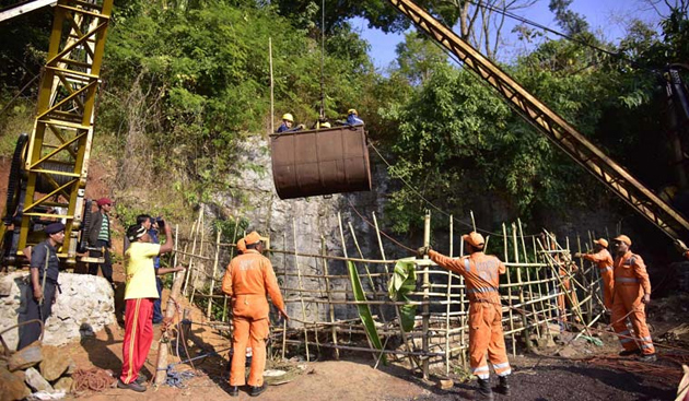 మృత్యుకుహరంలో కార్మికులు..సుప్రీం సంచ‌ల‌న ఆర్డ‌ర్‌