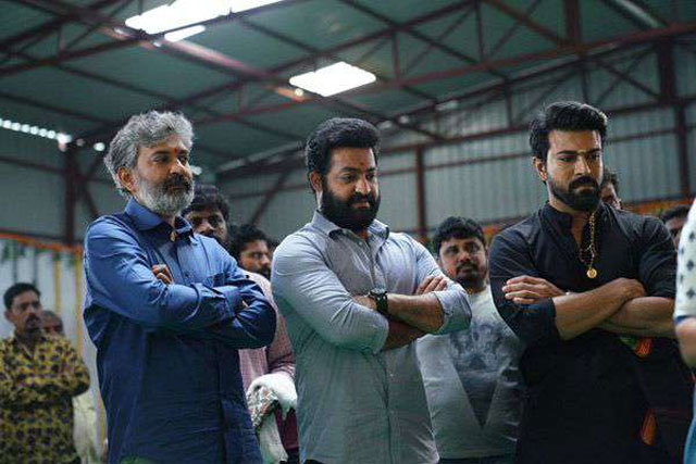 న్యూ ఇయర్‌ స్పెషల్‌... #RRR టైటిల్‌ ఫిక్స్‌
