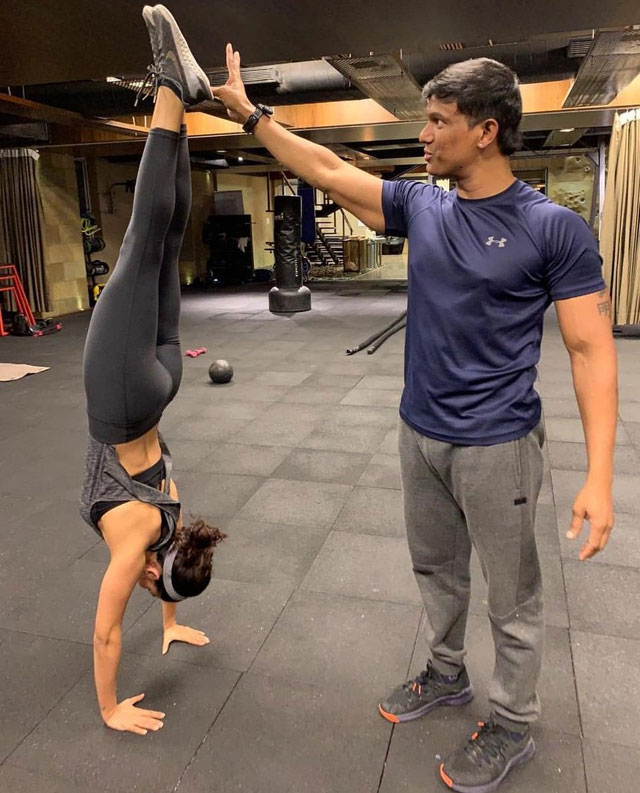 ఫోటో స్టొరీ: జిమ్ములో సామ్ అలా..