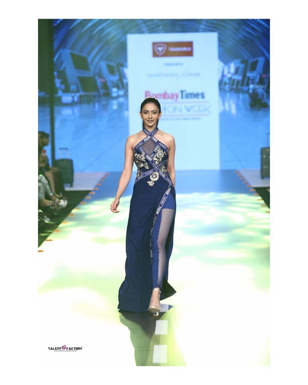 ఫోటో స్టొరీ: అదిరేటి స్టైల్ లో రకుల్ ర్యాంప్ వాక్