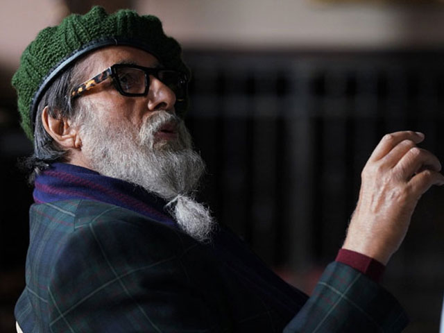 మెగాస్టార్‌ నయాలుక్‌.. గడ్డంకు బ్యాండ్‌