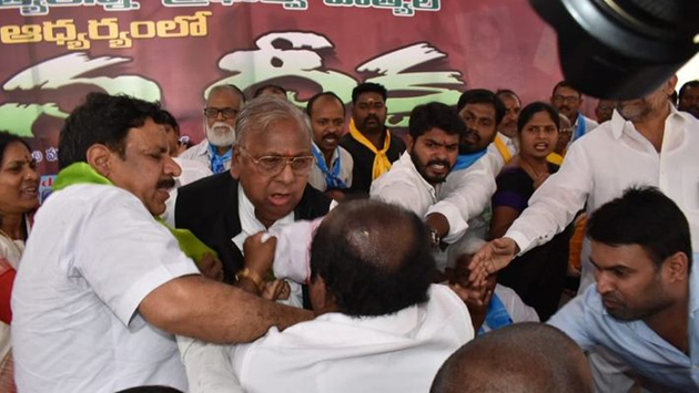 వీహెచ్ తో లొల్లి పెట్టుకున్న న‌గేశ్ ముదిరాజుపై వేటు!