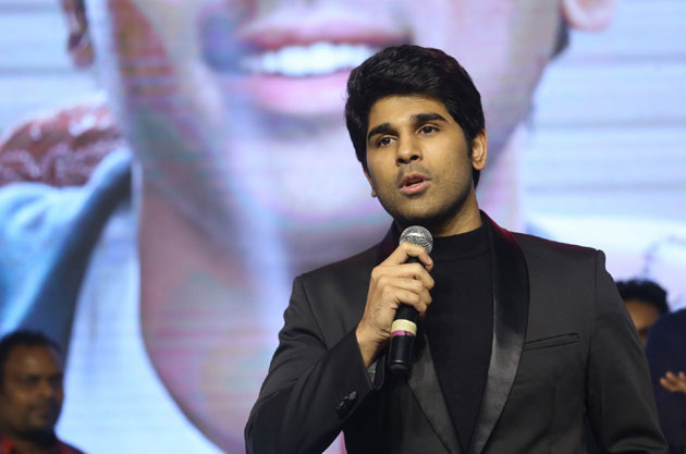 బన్నీ, చరణ్ కు ఇచ్చారుగా నాకు కావాలంటే చెప్పుతో కొడతా అన్నారు