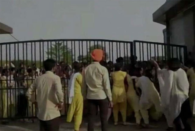 అమ్మాయిల శానిటరీ పాడ్స్ కనిపించాయని దారుణం