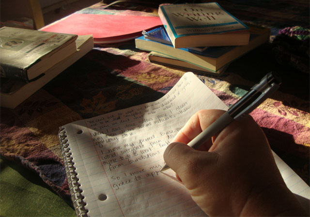 అసిస్టెంట్‌ రైట‌ర్ల‌కు ప్యాకేజీ ఎలా?