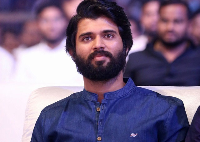 రౌడీ స్టార్‌ రేంజ్‌ ను బాగా పెంచేస్తున్నారుగా