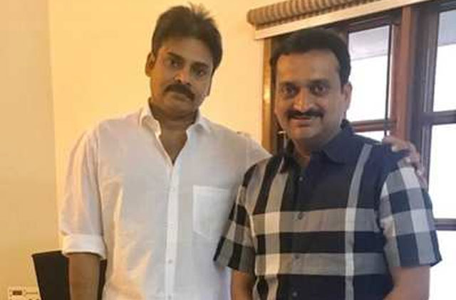 పవన్‌ తో బండ్ల 100 కోట్ల ప్రాజెక్ట్‌ నిజమెంత?