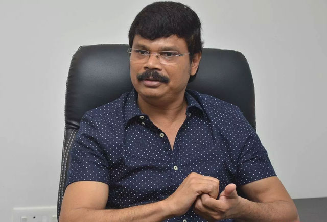 దారి కనిపించని బాలయ్య దర్శకుడు ?
