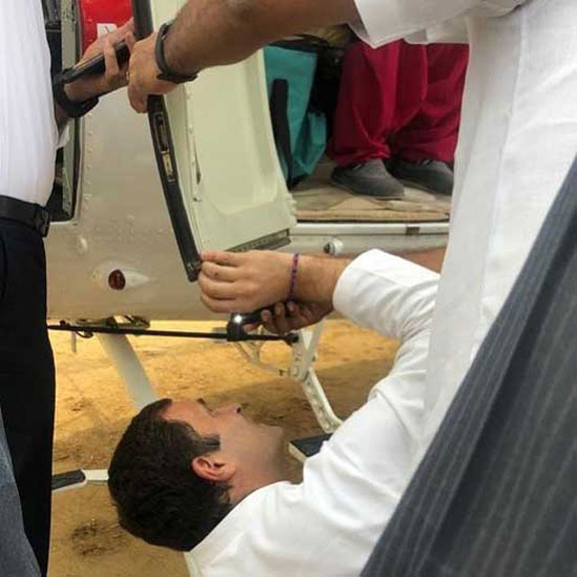 హెలికాఫ్ట‌ర్ రిపేర్ చేసిన రాహుల్!