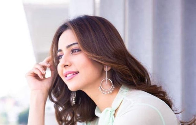 రకుల్ దేదే అంటే నైనై అన్నారు