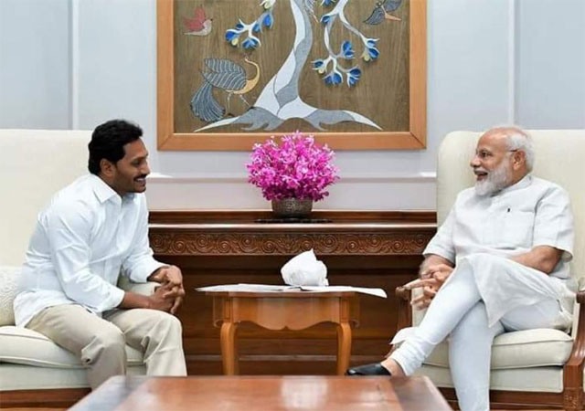 కేంద్రంతో సఖ్యతకు స్పష్టమైన సంకేతాలు.. ఇరు వైపులా..