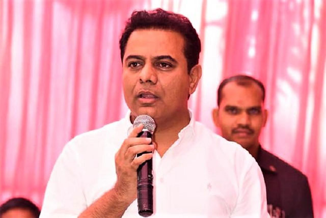 కేటీఆర్ లంచ్‌...12 మంది ఎమ్మెల్యేలు పార్టీ జంప్‌