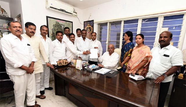 KCR Kills Opposition, Democracy Through Defections