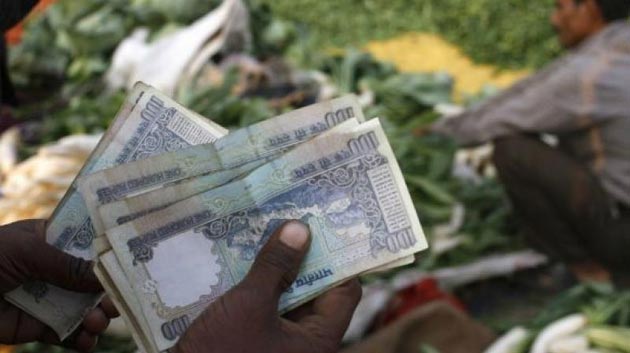 ఓటేయలేదని పంచిన డబ్బుల వసూలు