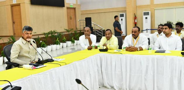 టీడీఎల్పీ భేటీ... ఓడిన లోకేశూ వచ్చారే!