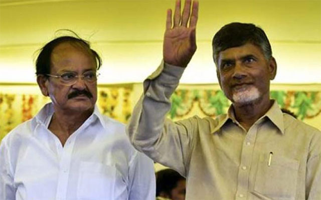 బాబును అడ్డంగా బుక్ చేసేసిన వెంకయ్య నాయుడు!