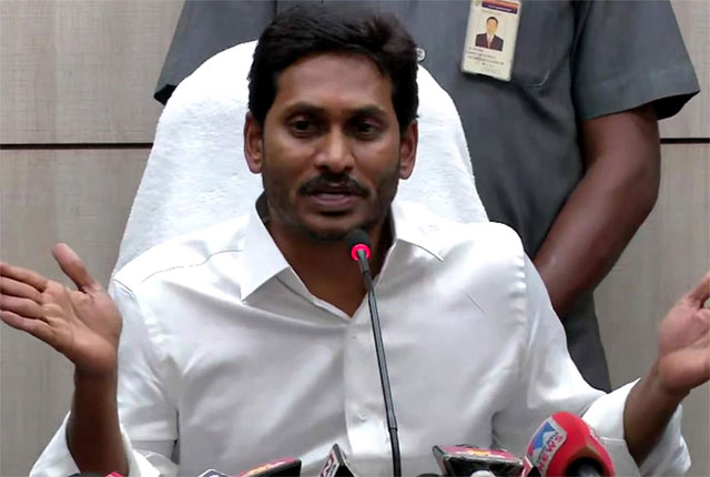 షాకుల మీద షాకిచ్చిన సీఎం జగన్!