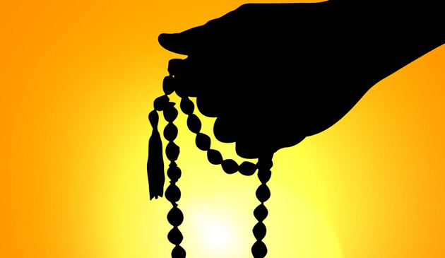 ఆన్‌ లైన్ ఆధ్యాత్మికంతో కోట్ల రూపాయ‌ల బిజినెస్‌...!