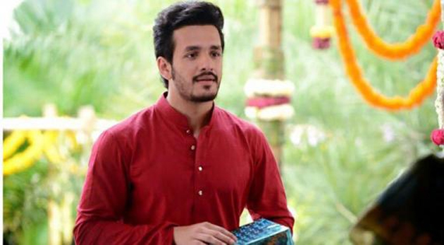 మిడిల్ క్లాస్ బాయ్ గా అఖిల్?