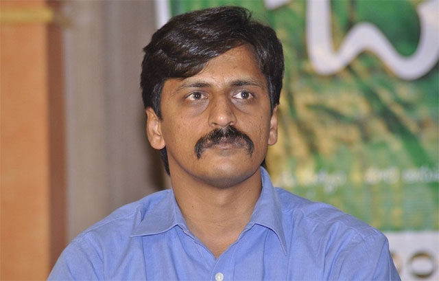 రాంబాబు దర్శకుడిపై కామ్రేడ్ ఒత్తిడి