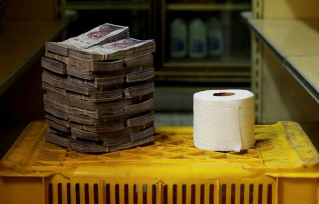 క‌రెన్సీని పేప‌ర్ నాప్ కిన్ గా వాడేస్తున్నార‌ట‌!