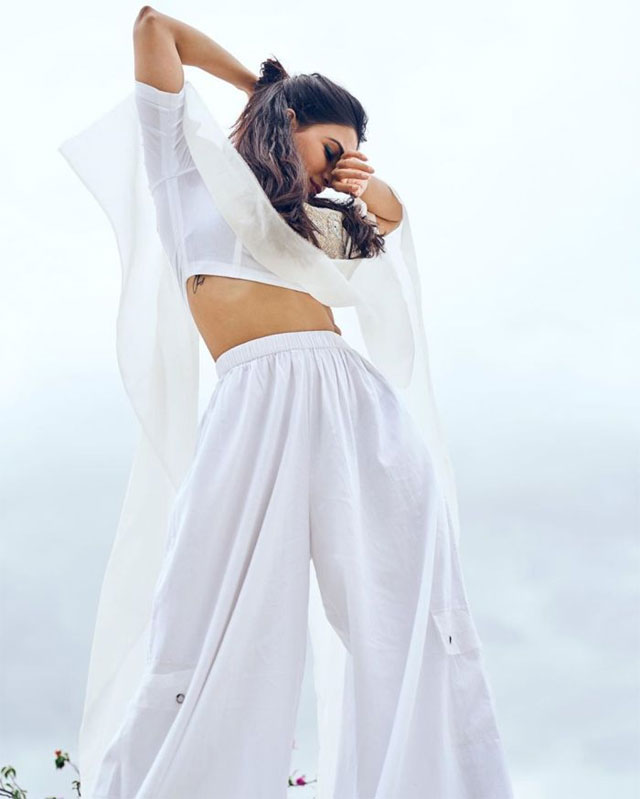 ఫోటో స్టొరీ: సీక్రెట్ టాట్టూ బైట పెట్టిన సామ్