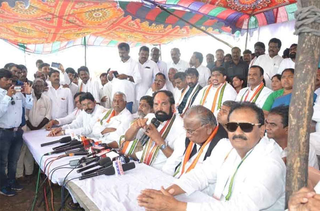 టీకాంగ్రెస్.. చేతులు కాలాకా ఆకులు