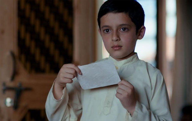 అవార్డ్ వచ్చింది.. అనుభవించని కశ్మీర్ బాలుడు