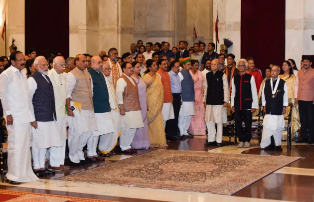 వేలెత్తి చూపించుకునేలా చేసిన అమ్మాకొడుకులు