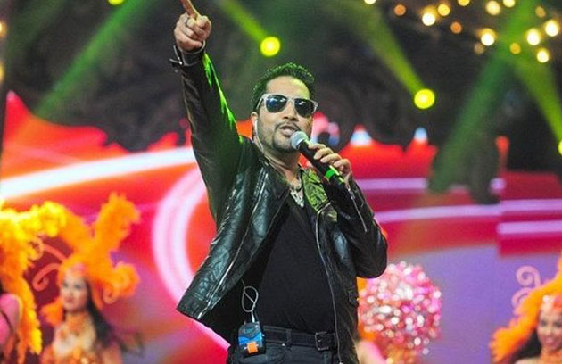 ప్రముఖ సింగర్ ను బ్యాన్ చేశారు