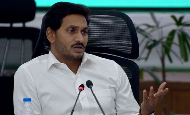 వైఎస్సార్సీపీ సోషల్ మీడియా టీమ్ కు సీఎం జగన్ ఆదేశాలు!