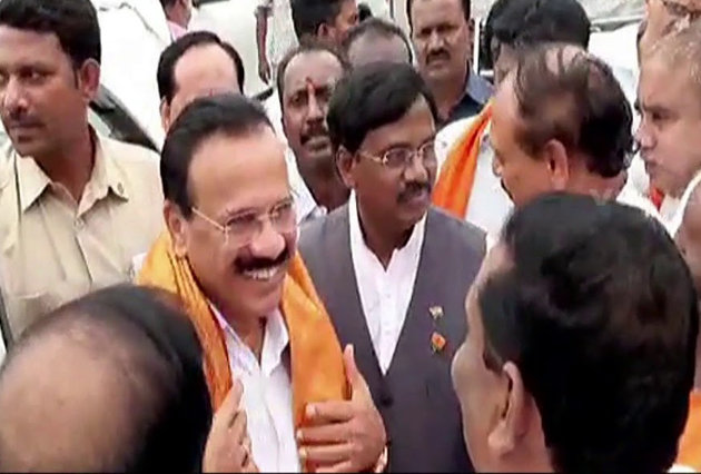 సైరా.. బీజేపీ - టీఆర్ ఎస్ వార్ మొదలైనట్టేనా?